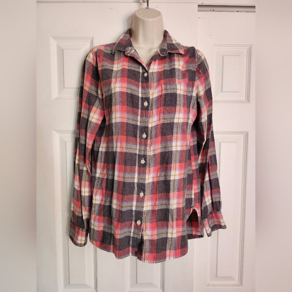 Old Navy flannel size small.